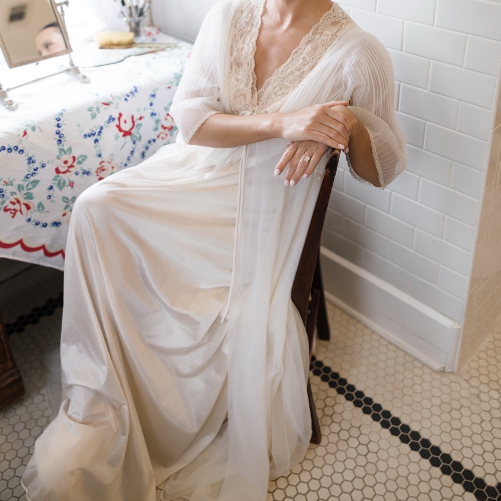 Elegant Cream Lace Trim Robe